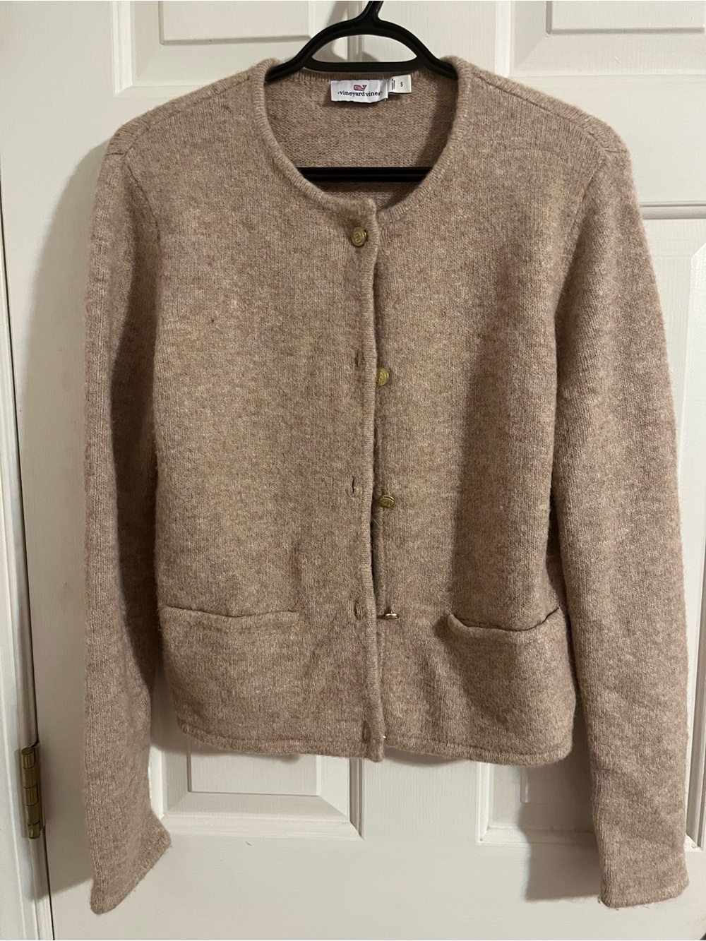 Vineyard Vines Women’s Tan Neck crew Cardigan Luxury Small Gold buttons